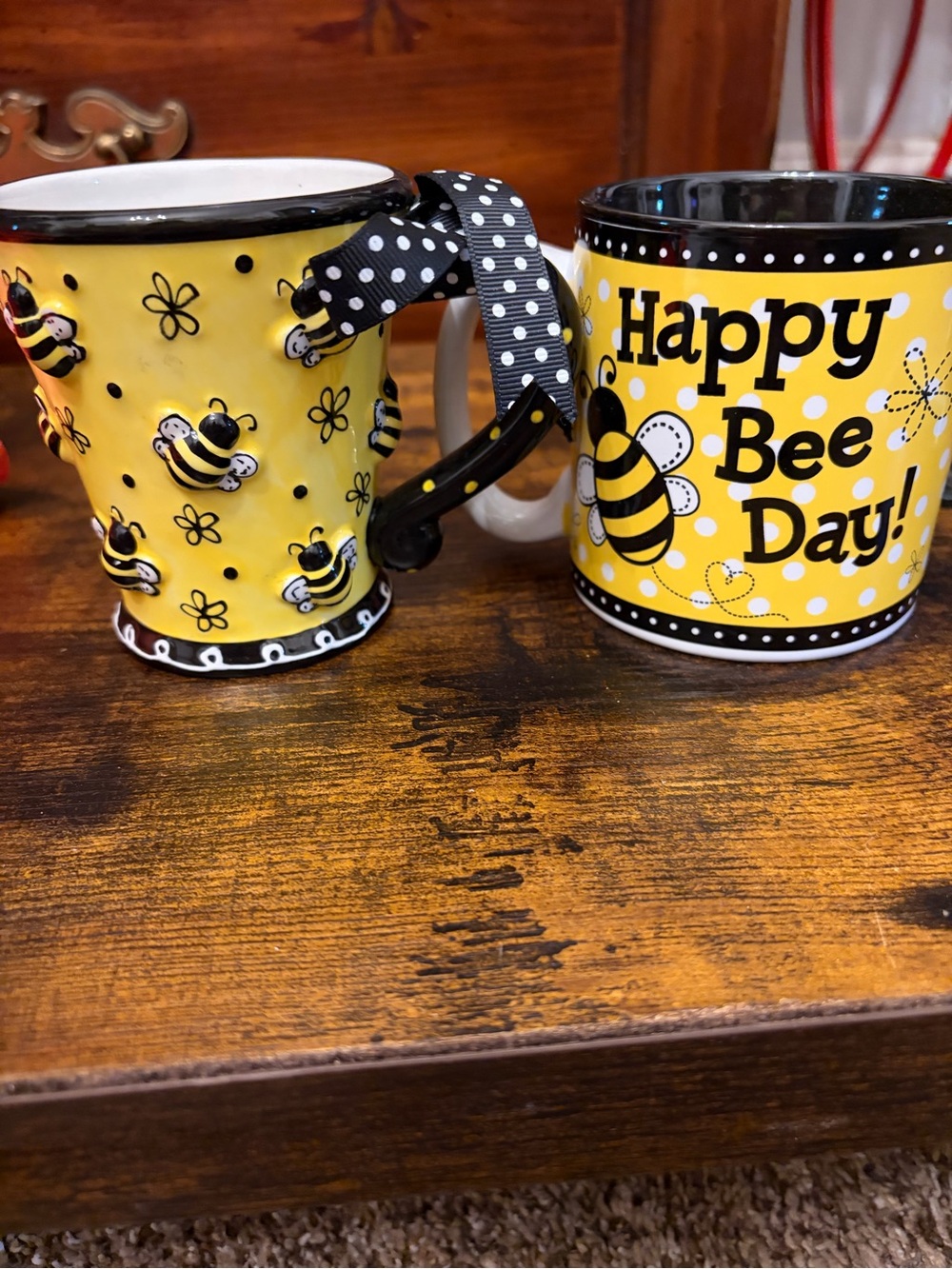 Burton Yellow Bee Ceramic Mug Set